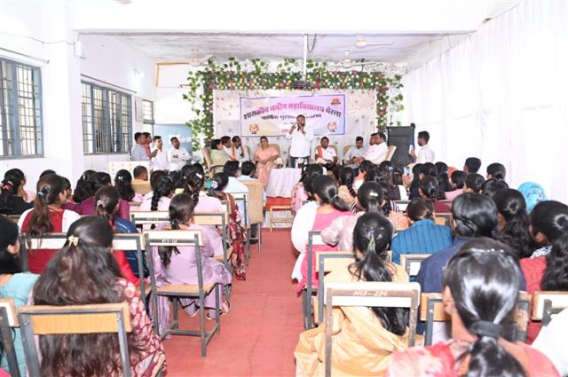 वार्षिक पूरस्कार वितरण समारोह - माननीय विधायक महोदय श्री दीपेश साहू जी